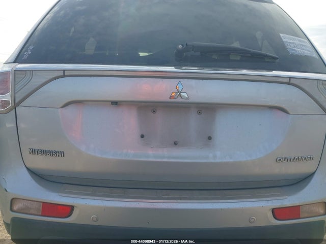 JA4AD3A32EZ008343 Mitsubishi Outlander Se