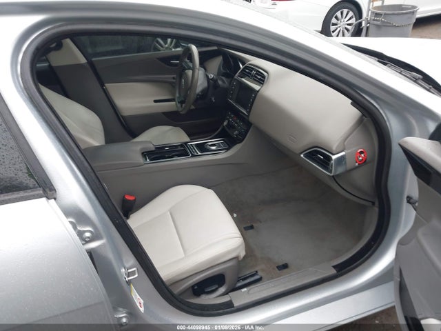 2018 JAGUAR XE SAJAD4FX6JCP35636 Photo 4