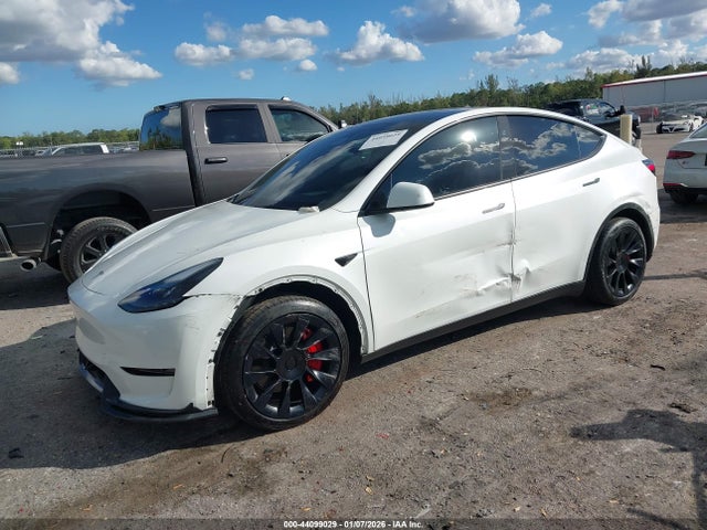 2024 TESLA MODEL Y 7SAYGDED3RF095432 Photo 1