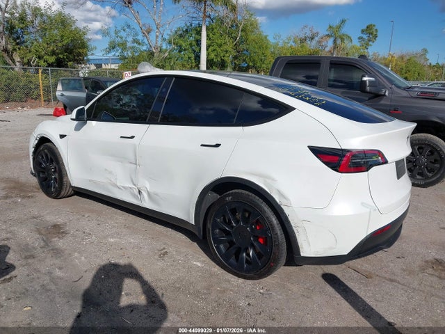 2024 TESLA MODEL Y 7SAYGDED3RF095432 Photo 2