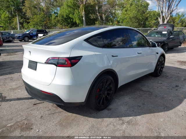 2024 TESLA MODEL Y 7SAYGDED3RF095432 Photo 3