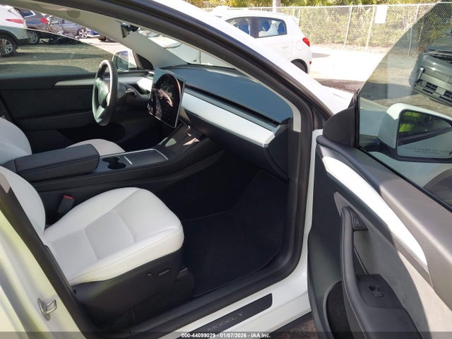 2024 TESLA MODEL Y 7SAYGDED3RF095432 Photo 4