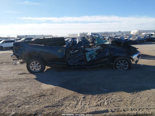 44099056 :رقم المزاد ، 3C6UR5KL1KG562748 vin ، 2019 Ram 2500 Laramie  4x4 8' Box مزاد بيع