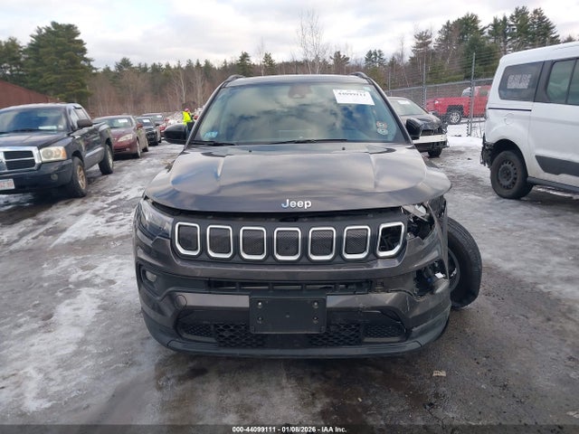 3C4NJDBB3NT100547 Jeep Compass Latitude 4x4