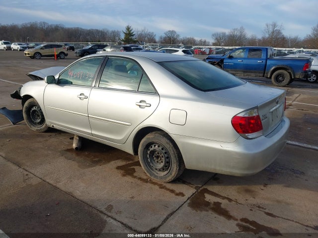 2005 TOYOTA CAMRY 4T1BE32K75U542685 Photo 2