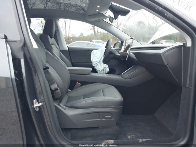 2026 TESLA MODEL Y 7SAYGDEE7TA597020 Photo 4