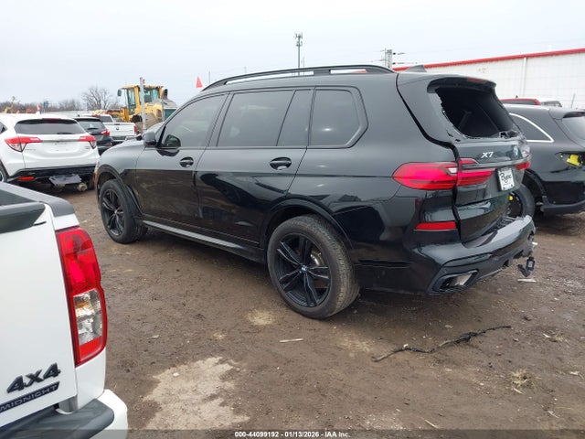 2022 BMW X7 5UXCW2C04N9L18482 Photo 2