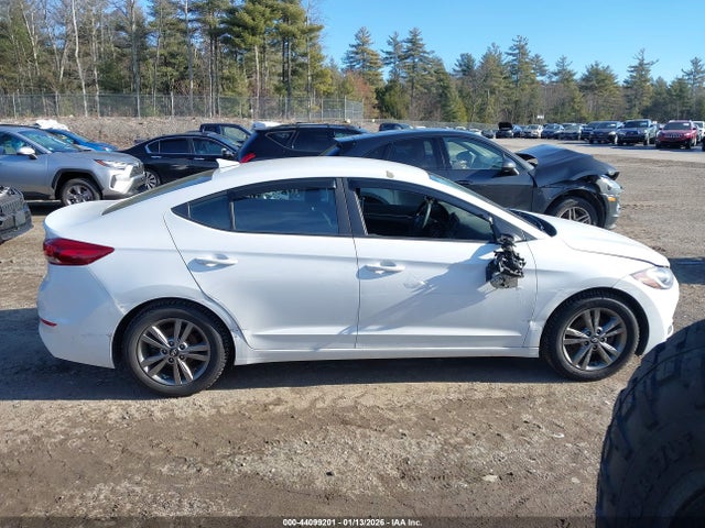 5NPD84LFXJH250108 Hyundai ELANTRA SEL