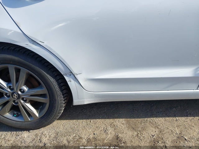 5NPD84LFXJH250108 Hyundai ELANTRA SEL
