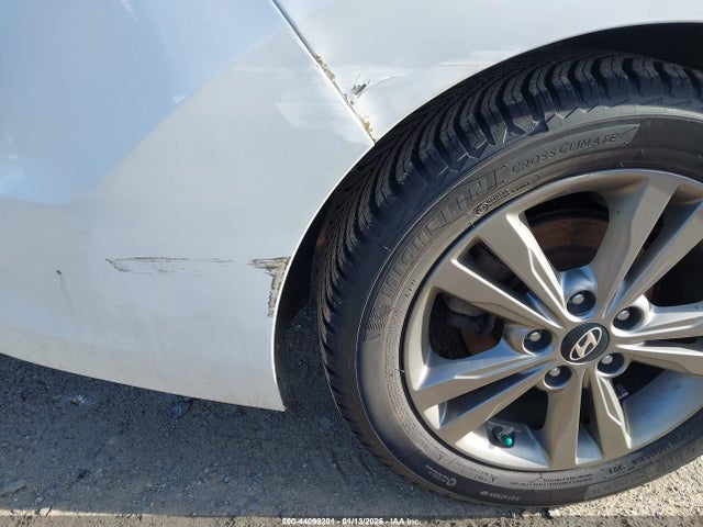 5NPD84LFXJH250108 Hyundai ELANTRA SEL