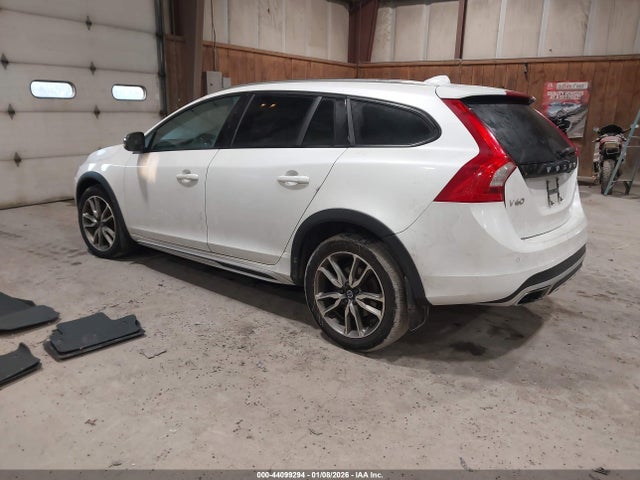 2017 VOLVO V60 CROSS COUNTRY YV440MWM9H1035206 Photo 2