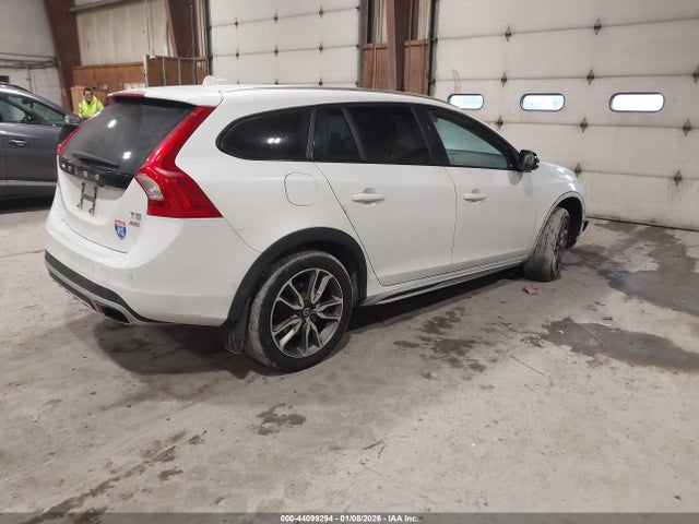 2017 VOLVO V60 CROSS COUNTRY YV440MWM9H1035206 Photo 3