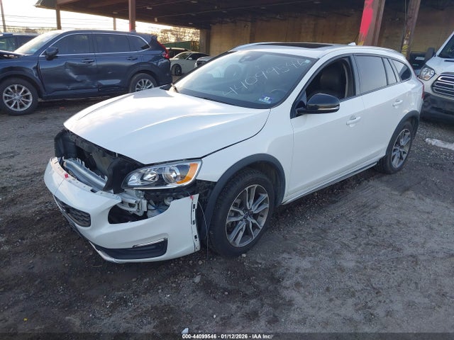 2018 VOLVO V60 CROSS COUNTRY YV440MWK7J2056800 Photo 1