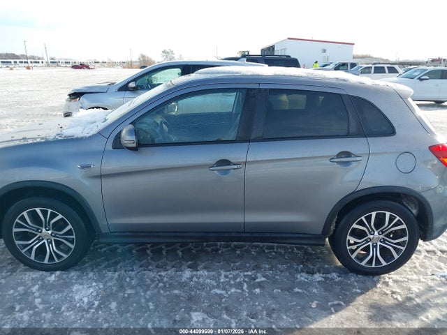 JA4AR3AWXJU013258 Mitsubishi Outlander Sport 2.4 Se