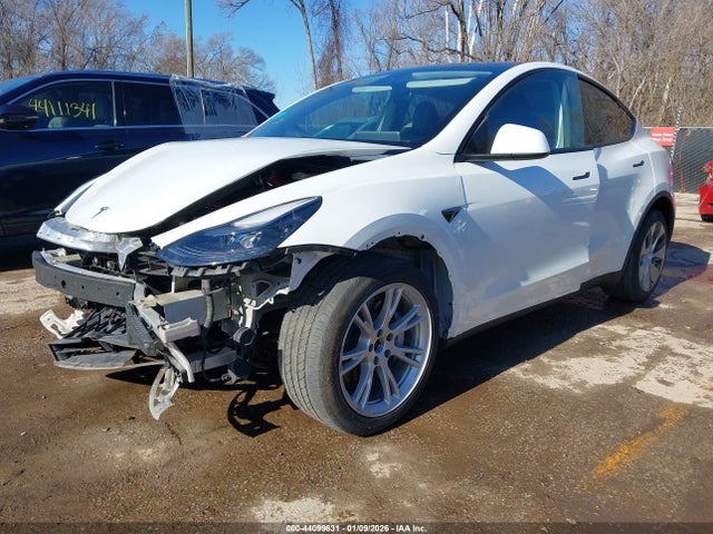 2023 TESLA MODEL Y 7SAYGDEEXPF756458 Photo 1