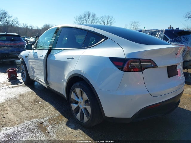 2023 TESLA MODEL Y 7SAYGDEEXPF756458 Photo 2