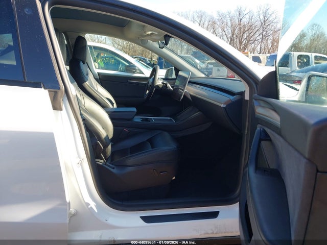 2023 TESLA MODEL Y 7SAYGDEEXPF756458 Photo 4