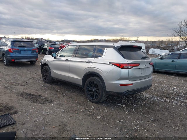 2022 MITSUBISHI OUTLANDER JA4J3UA8XNZ078015 Photo 2