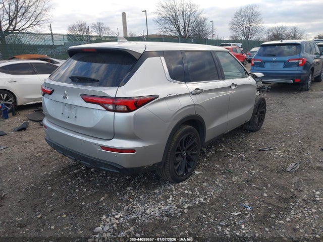 2022 MITSUBISHI OUTLANDER JA4J3UA8XNZ078015 Photo 3