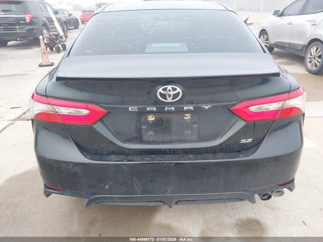 4T1B11HK2JU038935 Toyota CAMRY SE