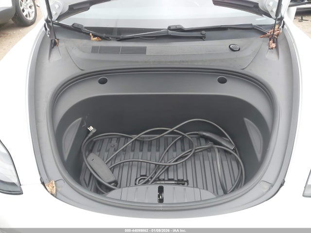 44099862 :رقم المزاد ، 5YJ3E1EA7MF013678 vin ، 2021 Tesla Model 3 Standard Range Plus Rear-wheel Drive مزاد بيع