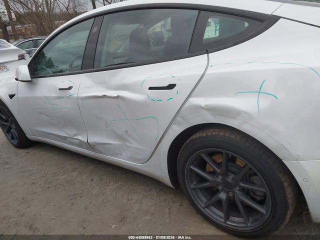 44099862 :رقم المزاد ، 5YJ3E1EA7MF013678 vin ، 2021 Tesla Model 3 Standard Range Plus Rear-wheel Drive مزاد بيع