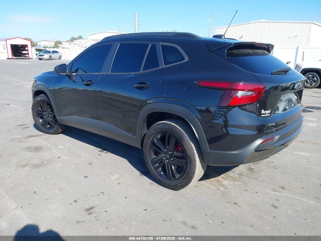 2025 CHEVROLET TRAX KL77LKEPXSC108311 Photo 2