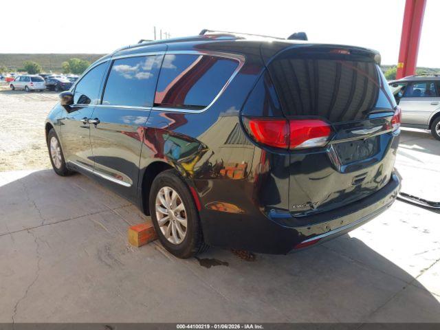 2018 CHRYSLER PACIFICA 2C4RC1BGXJR115338 Photo 2