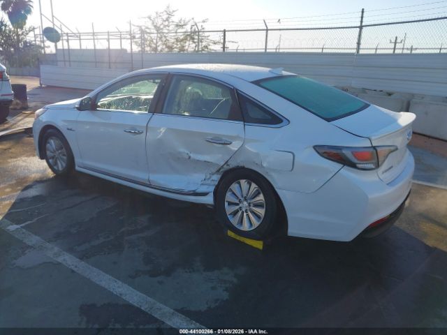 2017 HYUNDAI SONATA HYBRID KMHE24L18HA048598 Photo 2