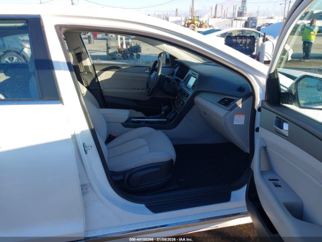 2017 HYUNDAI SONATA HYBRID KMHE24L18HA048598 Photo 4