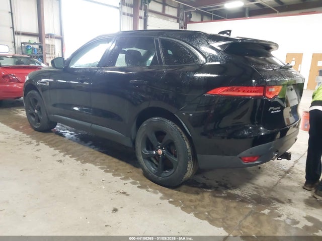 2017 JAGUAR F-PACE SADCJ2BV4HA067287 Photo 2
