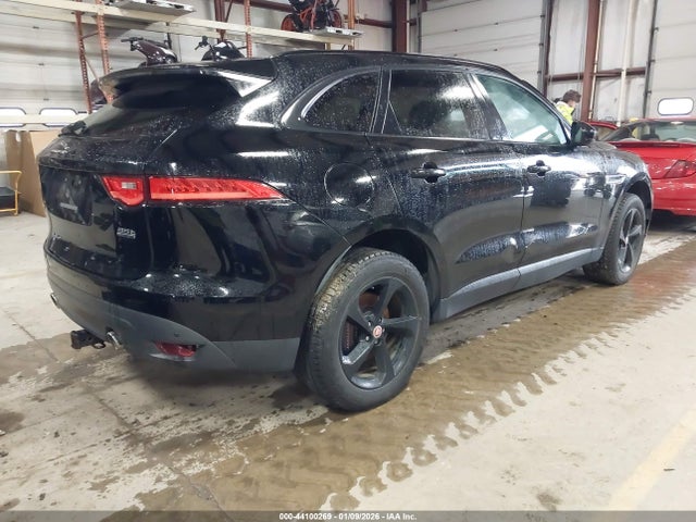 2017 JAGUAR F-PACE SADCJ2BV4HA067287 Photo 3
