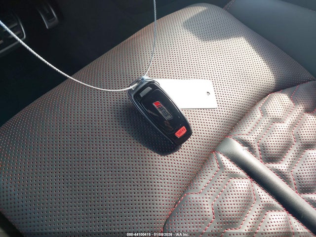 2025 AUDI RS Q8 WU1ARBF17SD035493 Photo 10