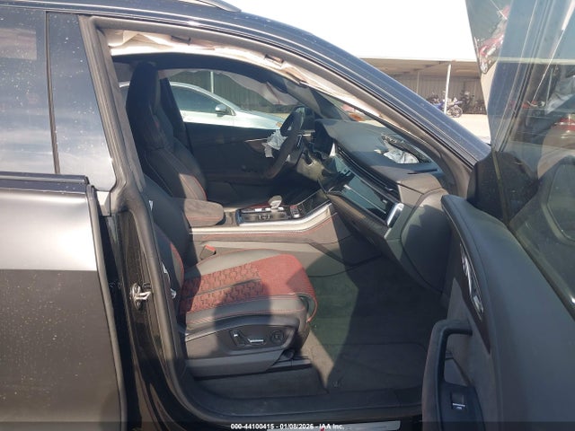 2025 AUDI RS Q8 WU1ARBF17SD035493 Photo 4