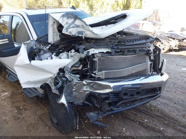 2GC4YNEY4N1207041 Chevrolet Silverado 2500hd 4wd Standard Bed Lt