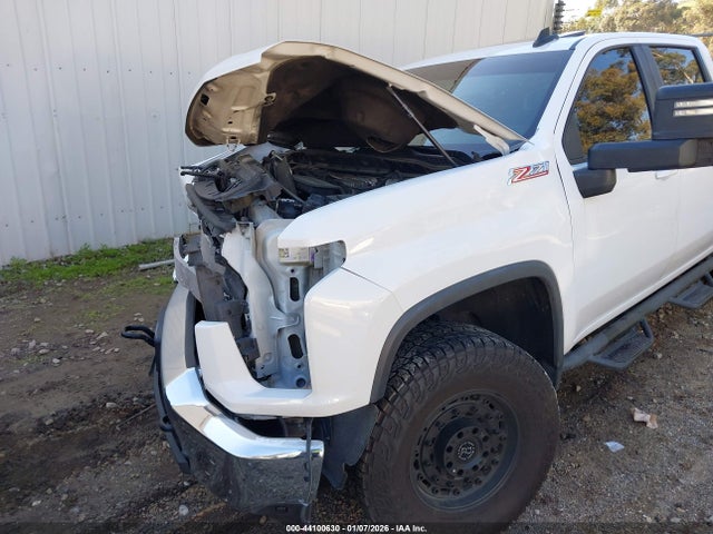 2GC4YNEY4N1207041 Chevrolet Silverado 2500hd 4wd Standard Bed Lt