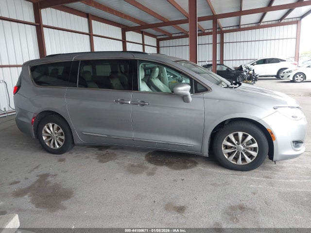 Aukcja sprzedaży 2017 Chrysler Pacifica Touring-l, vin: 2C4RC1BG2HR515548, numer aukcji: 44100671