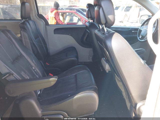 Продажа на аукционе авто 2015 Chrysler Town & Country Touring, vin: 2C4RC1BG0FR544432, номер лота: 44100758