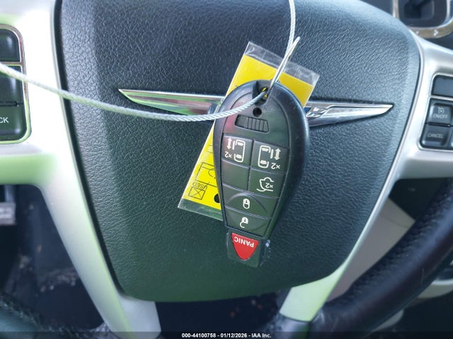 Продажа на аукционе авто 2015 Chrysler Town & Country Touring, vin: 2C4RC1BG0FR544432, номер лота: 44100758