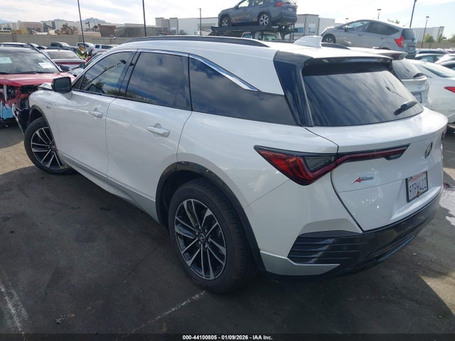 2024 ACURA ZDX 4W5KHNRL9RZ512783 Photo 2