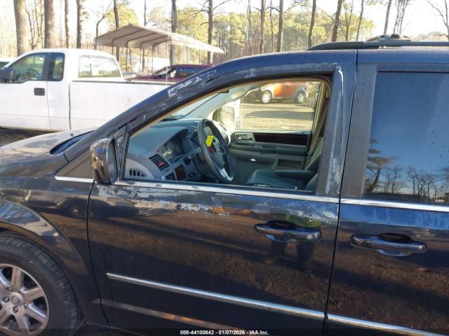 2010 CHRYSLER TOWN & COUNTRY 2A4RR5DX3AR148548 Photo 5