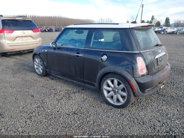 2005 MINI COOPER S WMWRE335X5TD99412 Photo 2