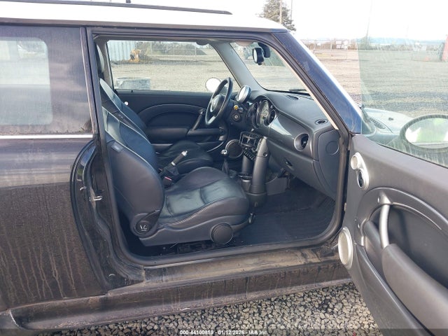 2005 MINI COOPER S WMWRE335X5TD99412 Photo 4