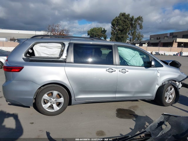 5TDKK3DCXFS611653 Toyota Sienna Le 8 Passenger