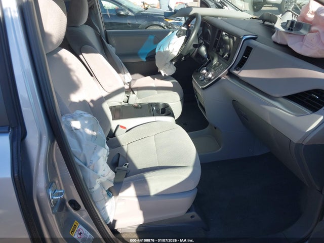 5TDKK3DCXFS611653 Toyota Sienna Le 8 Passenger