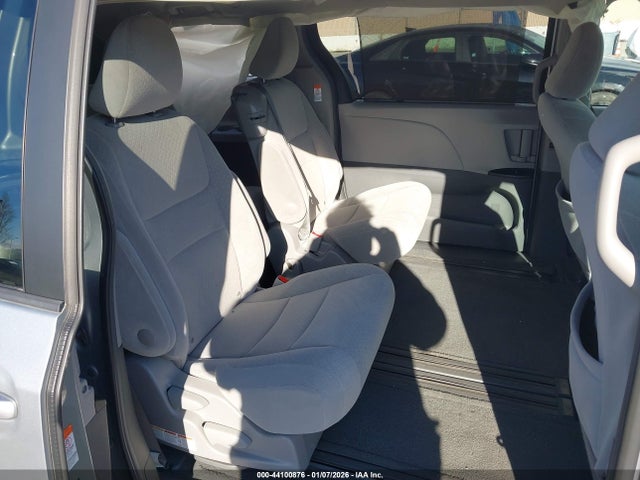 5TDKK3DCXFS611653 Toyota Sienna Le 8 Passenger
