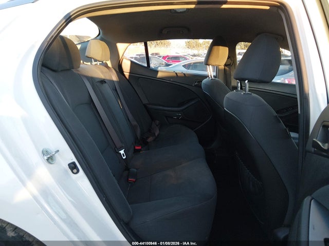 KNAGM4A78F5628600 KIA Optima Lx