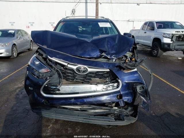 5TDHZRBH1NS174048 Toyota Highlander Xle