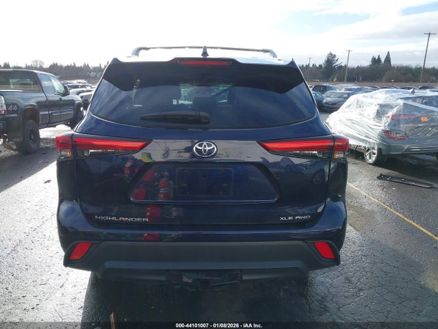 5TDHZRBH1NS174048 Toyota Highlander Xle