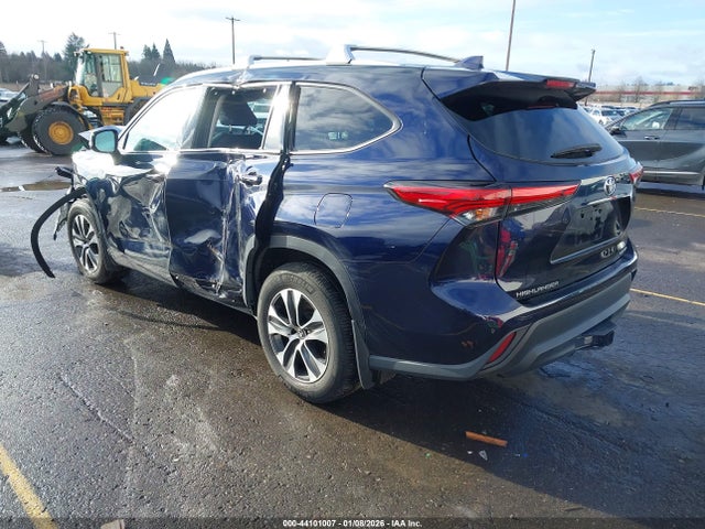 2022 TOYOTA HIGHLANDER 5TDHZRBH1NS174048 Photo 2